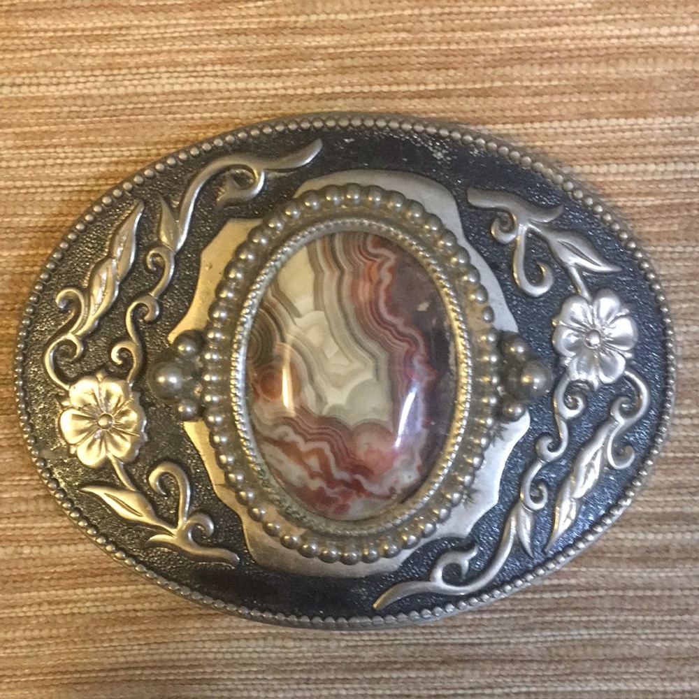 Belt buckle with real agate stone